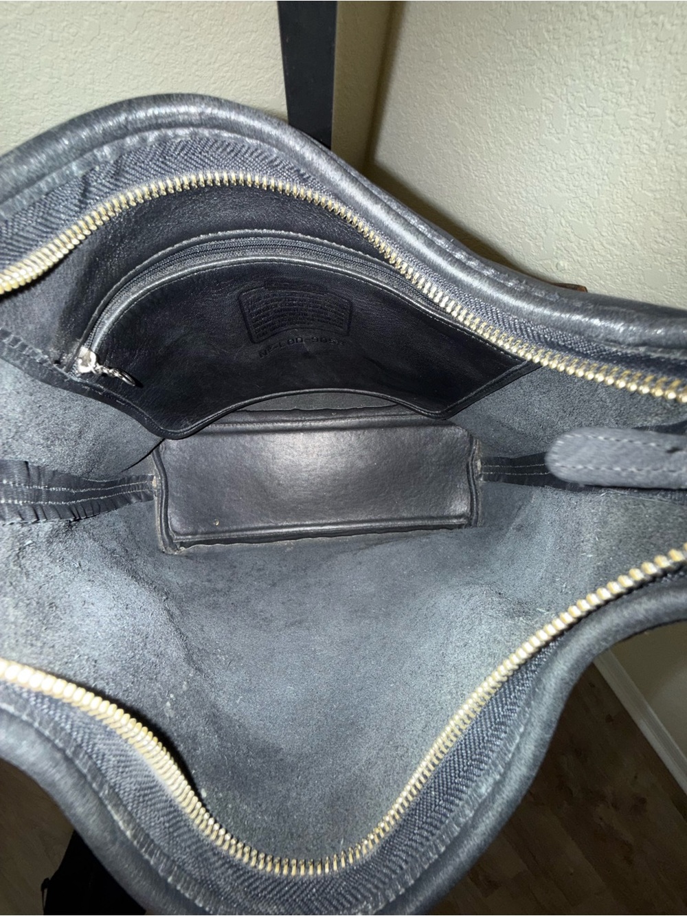Vintage Coach Ergo Zip Hobo 9058 | Black Glove-Tanned Leather | (2000) - Picture 14 of 14